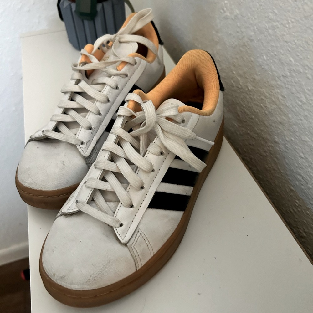 Adidas Sneakers